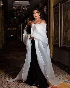 Fifi Abdo Instagram - احدث اطلاله ليه لاااف يووووو مواههه 💋💋💋💋💋Styled by @ziadalsaleh 
Diamond 💎 @alfardanjewellery.ksa 
Dress @perla.ksa 
Make up @ariam_salon hair @jameela_hairstyle 
Photo @reemaphoto_