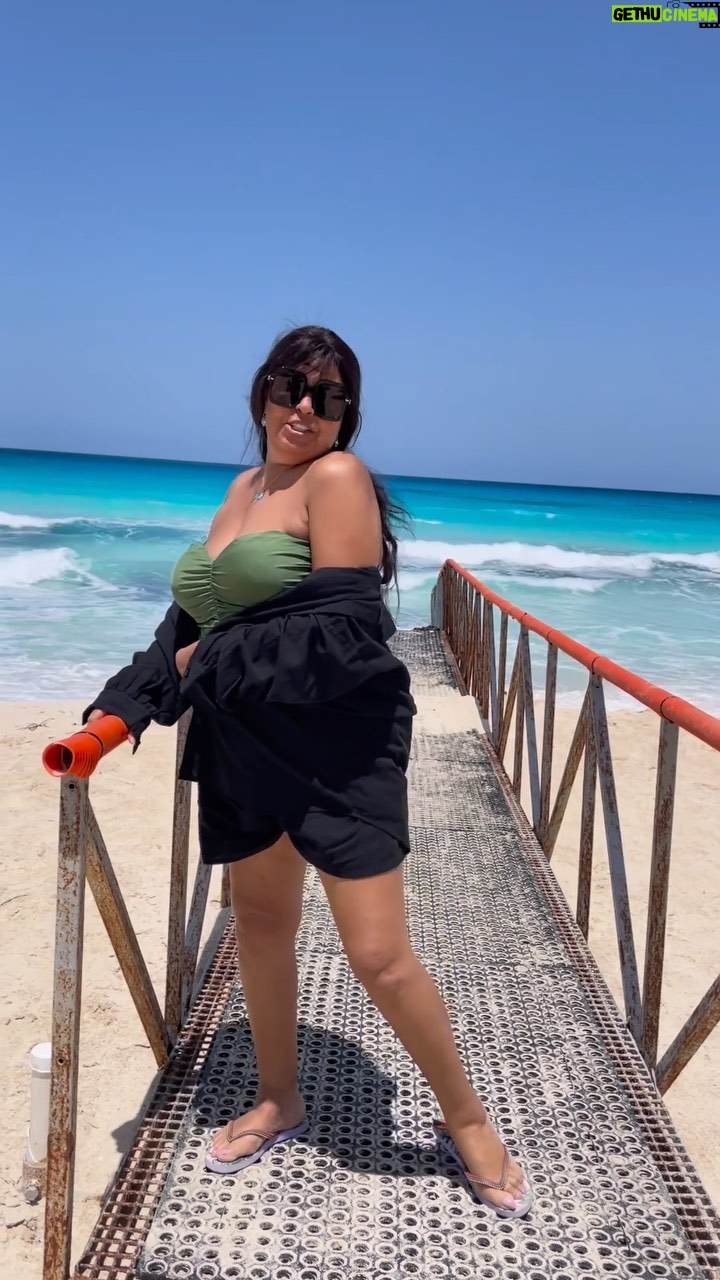 Fifi Abdo - 90.3K Likes - انا لقيت الفيديو ده مصوراه هنادي قلت انزله كنت نسياه 😂🤗 اسكووووزمي يا جماعة انا عاوزة اروح العلمين الجديدة أصور فيديوهات جديدة 🥰❤️