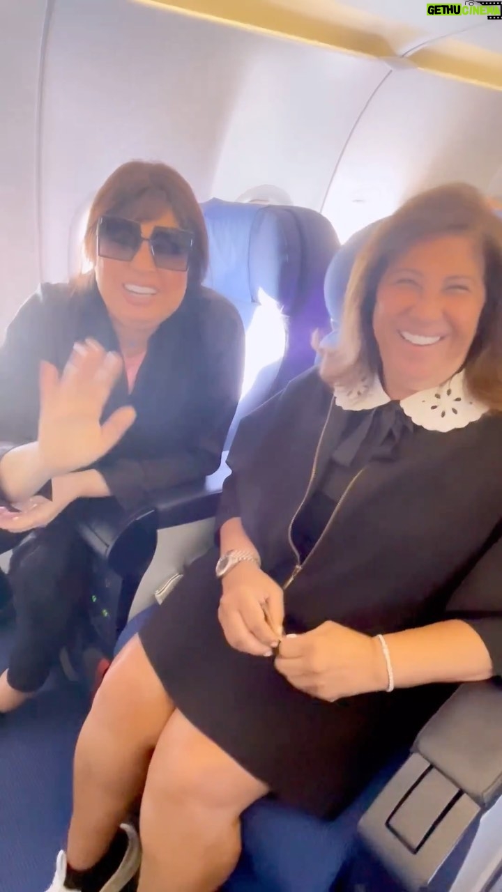 Fifi Abdo Instagram - طبعاً احنا بنهزر و الاعمار بيد الله وحده و اللي يجي من ربنا خير و بركة بس ميمنعش اني زنقتها في الجو فوق عشان حارقة دمنا بالحاجات اللي بتقولها و بتحصل دي لما نشوف اخرتها معاكي يا ليلي 😂😂🫣😍❤️❤️