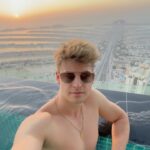 Filip Zabielski Instagram - Robi wrażenie! 😆💪🏻 #dubai #auraskypool