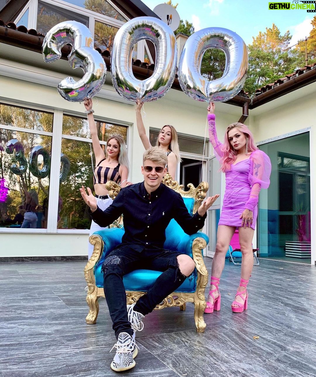 Filip Zabielski - 56.7K Likes - Szczerze to po prostu jest mi mega mega miło! 😭❤️ Serio strasznie Wam dziękuję, że ze mną jesteście i dajecie mi mnóstwo uśmiechu na twarzy! Lęcę do przodu dalej i się nie zatrzymam, z takimi fanami to pokonam góry, rzeki i jeziora a nawet polece w kosmos! 😂
DZIĘKUJĘ 💓
