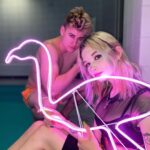 Filip Zabielski Instagram - Wczoraj wpadła Julia i przy okazji była mała sesyjka na basenie 🤣 Która fotka najlepsza? 💓😈