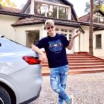 Filip Zabielski Instagram - Więc już oficjalnie mogę Wam napisać, że Dom Tiktokerów powraca😍 W nowym kolorze, z nowym wnętrzem oraz z nową ekipą 💪🏻 Ten projekt o którym wielokrotnie pisałem został potwierdzony i start jest przewidziany na około 20 czerwca. Mega się cieszę i już raczej nic nie wskazuje na to, że się nie uda. Chyba meteoryt musiałby uderzyć 😂 Wszystko dokładnie postaram się Wam wytłumaczyć na moim instastory 🔥