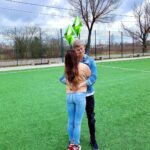 Filip Zabielski Instagram - Pamiętacie grę The Sims? 😄 Kto w nią grał łapka w górę. 👍🏻 Ja i Julia przenieśliśmy się trochę w czasoprzestrzeni I przyznam się Wam szczerze że to całkiem fajne doświadczenie 💓 Jak myślicie, sprawdzilibyśmy się w roli Simsów 😈 ? @thesims #pogrywajzzyciem #PlayWithLife #ad