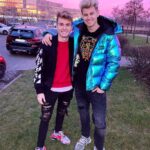 Filip Zabielski Instagram - Zdjęcie z ziomkiem pomidorkiem 🍅🤑 „Ej Daniel patrz jakie niebo, dawaj fote” Lily : „o dawajcie zrobie Wam” Ja : „o super super dobre zdjęcia, dzięki!” Które Wam się najbardziej podoba^^ 💖 Wilanów, Warszawa, Poland
