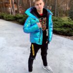 Filip Zabielski Instagram - Hejoo 🤪 Lepiej jak mam poważną minę czy jak się uśmiecham? 😈 Dajcie znać w komentarzu co sądzicie!🤔 Miłego Weekendu Kochani 💖 Konstancin-Jeziorna