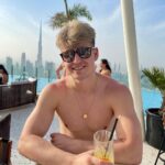 Filip Zabielski Instagram - Król w odpowiednim miejscu 😋 #dubai #polishboy Dubai, United Arab Emiratesدبي