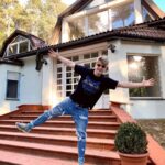 Filip Zabielski Instagram - Więc już oficjalnie mogę Wam napisać, że Dom Tiktokerów powraca😍 W nowym kolorze, z nowym wnętrzem oraz z nową ekipą 💪🏻 Ten projekt o którym wielokrotnie pisałem został potwierdzony i start jest przewidziany na około 20 czerwca. Mega się cieszę i już raczej nic nie wskazuje na to, że się nie uda. Chyba meteoryt musiałby uderzyć 😂 Wszystko dokładnie postaram się Wam wytłumaczyć na moim instastory 🔥