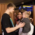 Filip Zabielski Instagram - Ten post jest skierowany do Was ❤️ ostatnio tak się zastanawialem nad tym co robie w internecie... i Zrobilo mi się ciepło od środka jak zacząlem sobie myślec o Was 🥺 o tych wszystkich eventach z Wami, miłych słowach, miłych komentarzach i wszystkich fotkach i tiktoksach wspolnych. ja naprawdę mega doceniam to że jesteście ze mną. Zawsze gdy mi smutno wystarczy że poczytam sobie miłe komentarze od was i od razu mi lepiej ❤️ jestem mega szczęściarzem że mam takie liczne Grono fanów 💖 piszę to wszystko prosto z serca, nie zatanawiam sie czy zdania beda poprawnie zlozone i czy beda bledy. Po prostu chce Wam przekazac ze serio serio jestem mega wdzieczny za wasze wsparcie 💖 szczerze to uważam że gdyby nie wy to moje zycie moglo byc po prostu o wiele gorsze. A teraz jestem mega szczesliwy z tego jak jest. chcę tworzyć coraz lepsze materiały dla was! Przekazywac wiecej energi i smiechu! przekazywac wartości i tez Was czegos uczyć! 🥺💖💖 tutaj dodaje kilka zdjęć z eventów które mega dobrze wspominam😍jeszcze raz mega mega wam dziękuję, ze jestescie!!! naprawdę 💓💓💓💓