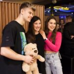Filip Zabielski Instagram - Ten post jest skierowany do Was ❤️ ostatnio tak się zastanawialem nad tym co robie w internecie... i Zrobilo mi się ciepło od środka jak zacząlem sobie myślec o Was 🥺 o tych wszystkich eventach z Wami, miłych słowach, miłych komentarzach i wszystkich fotkach i tiktoksach wspolnych. ja naprawdę mega doceniam to że jesteście ze mną. Zawsze gdy mi smutno wystarczy że poczytam sobie miłe komentarze od was i od razu mi lepiej ❤️ jestem mega szczęściarzem że mam takie liczne Grono fanów 💖 piszę to wszystko prosto z serca, nie zatanawiam sie czy zdania beda poprawnie zlozone i czy beda bledy. Po prostu chce Wam przekazac ze serio serio jestem mega wdzieczny za wasze wsparcie 💖 szczerze to uważam że gdyby nie wy to moje zycie moglo byc po prostu o wiele gorsze. A teraz jestem mega szczesliwy z tego jak jest. chcę tworzyć coraz lepsze materiały dla was! Przekazywac wiecej energi i smiechu! przekazywac wartości i tez Was czegos uczyć! 🥺💖💖 tutaj dodaje kilka zdjęć z eventów które mega dobrze wspominam😍jeszcze raz mega mega wam dziękuję, ze jestescie!!! naprawdę 💓💓💓💓