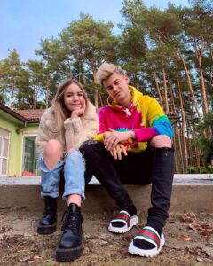Filip Zabielski Instagram - Nasz dom „TikTokerów” ostatnio odwiedziła @antoninaflak 💖 Jaki wspólny odcinek na youtube byście chcieli obejrzeć w naszym wykonaniu? 😆 Konstancin-Jeziorna