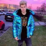 Filip Zabielski Instagram - Zdjęcie z ziomkiem pomidorkiem 🍅🤑 „Ej Daniel patrz jakie niebo, dawaj fote” Lily : „o dawajcie zrobie Wam” Ja : „o super super dobre zdjęcia, dzięki!” Które Wam się najbardziej podoba^^ 💖 Wilanów, Warszawa, Poland