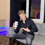 Filip Zabielski Instagram - Hejka wszystkim! Chciałbym polecić Wam nową, inteligentną aplikację finansową - @w1ttyapp ! Jest to aplikacja, dzięki której to Wy przejmujecie kontrolę nad swoimi finansami 📱 Otworzenie konta trwa do 10 minut, rejestracja jest darmowa, a swoje konto możecie spersonalizować i wybrać do niego kartę w szerokiej gamie kolorów 💳 Do tego macie gwarantowany 1% cashbacku na każdych zakupach, platformę edukacyjną i tanie przewalutowanie pomiędzy dostępnymi w W1TTY walutami, a tych jest aż 42 - to ważne, gdy tak dużo podróżujecie tak jak ja! Nie czekaj - zarejestruj się w W1TTY już dziś! #reklama #W1TTY #W1TTYapp Konstancin-Jeziorna