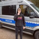 Filip Zabielski Instagram – Dawno nic nie dodawałem jak tam u Was?
Jak wiecie znowu zostałem w domu sam i było mi troche smutno….
ale na szczęście odwiedziła mnie Policja więc dzisiejszy dzień był bardzo pozytywny i udany! 😄
Dziękuję za odwiedziny i Pozdrawiam Panów Policjantów! 🥰 Konstancin-Jeziorna