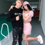 Filip Zabielski Instagram – Myślałem, że rok 2020 już mnie niczym nie zaskoczy a jednak 🤪
Tak jakoś wyszło samo z siebie i tyle haha ważne, że my się czujemy dobrze ze sobą ❤️
No i co jak co ale uważam, że serio dobrze razem wyglądamy 😍🔥 Konstancin-Jeziorna