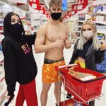 Filip Zabielski Instagram - Dzisiaj przez 24h chodziłem w kąpielówkach XD Film jutro na Kanale 🤪 Konstancin-Jeziorna