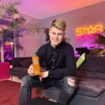 Filip Zabielski Instagram - Zostawcie w komentarzach dużo 🧡 i dajcie znać jak mija Wam wieczór! 😄 #podkręćfun #mirindaorange @mirindapl Konstancin-Jeziorna