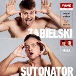 Filip Zabielski Instagram - ZABIELSKI vs SUTONATOR 🎤🥊 Gratka dla fanów freakfightów 🤩🍿 Po jednej stronie mamy Filipa Zabielskiego, którego wizytówką jest słynna, oktagonowa presja, pozbawiona jakiejkolwiek kalkulacji 😈 Niektórzy nazwą to cepeliadą, inni… planem! Efekt jest zawsze taki sam - MOCNE BOMBY i SHOW 🤩🍿 Z drugiej strony Sutonator, który na mikrofonie - tak jak Zabielski w klatce - kroków w tył stawiać nie będzie 👀🍿 Krążą plotki, że drugie tyle, co na treningi, poświęca na research przed programami 😅 Ostatnio Robert przyznał ironicznie, że cieszy go wizja pożegnania się ze światem, którego przyszłością jest Zabielski 😬😬 Oczywiście Sutonator nie tylko dużo gada. W klatce widzieliśmy go już 3-krotnie i za każdym razem fundował nam wyjątkowe emocje. Na to samo liczymy 29 września 😈🔥 BETCLIC szanse rozkłada niemalże po równo 👀 A jaka jest Wasza opinia? ZABIELSKI, CZY SUTONATOR?! 🗯🗣 #famemma #famefridayarena2 Netto Arena Szczecin