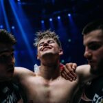 Filip Zabielski Instagram - Zremisowałem ale czuję się jak WYGRANY! 😃 Szkoda, że niesłusznie odjeli mi jeden punkt za nieumyślne kopnięcie. Powinien dostać ostrzeżenie 😢 Dziękuję każdemu za miłe słowa w wiadomościach i na żywo! Dziękuję gali @famemmatv za możliwość walczenia przy tak wielkiej publiczności, tylko pls dajcie mi następym razem znaka wcześniej 😂 Dziękuję @maksym_ziolkowski za dobrą bitkę. Oczywiście mega MEGA podziękowania dla mojego trenera @marek.michaluk oraz dla @mrszalast 🔥 Tak jak mówiłem, o walce dowiedziałem się dzień wcześniej. Lubię wyzwania dlatego nie zastanawiałem się i już następnego dnia walczyłem. Mimo, że nie trenowałem dużo mam nadzieje, że widać jakiś progress. Jeszcze raz bardzo dziękuję, dla takich chwil się żyje! 😍 PreZero Arena Gliwice