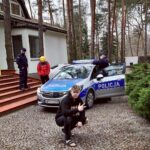 Filip Zabielski Instagram – Dawno nic nie dodawałem jak tam u Was?
Jak wiecie znowu zostałem w domu sam i było mi troche smutno….
ale na szczęście odwiedziła mnie Policja więc dzisiejszy dzień był bardzo pozytywny i udany! 😄
Dziękuję za odwiedziny i Pozdrawiam Panów Policjantów! 🥰 Konstancin-Jeziorna