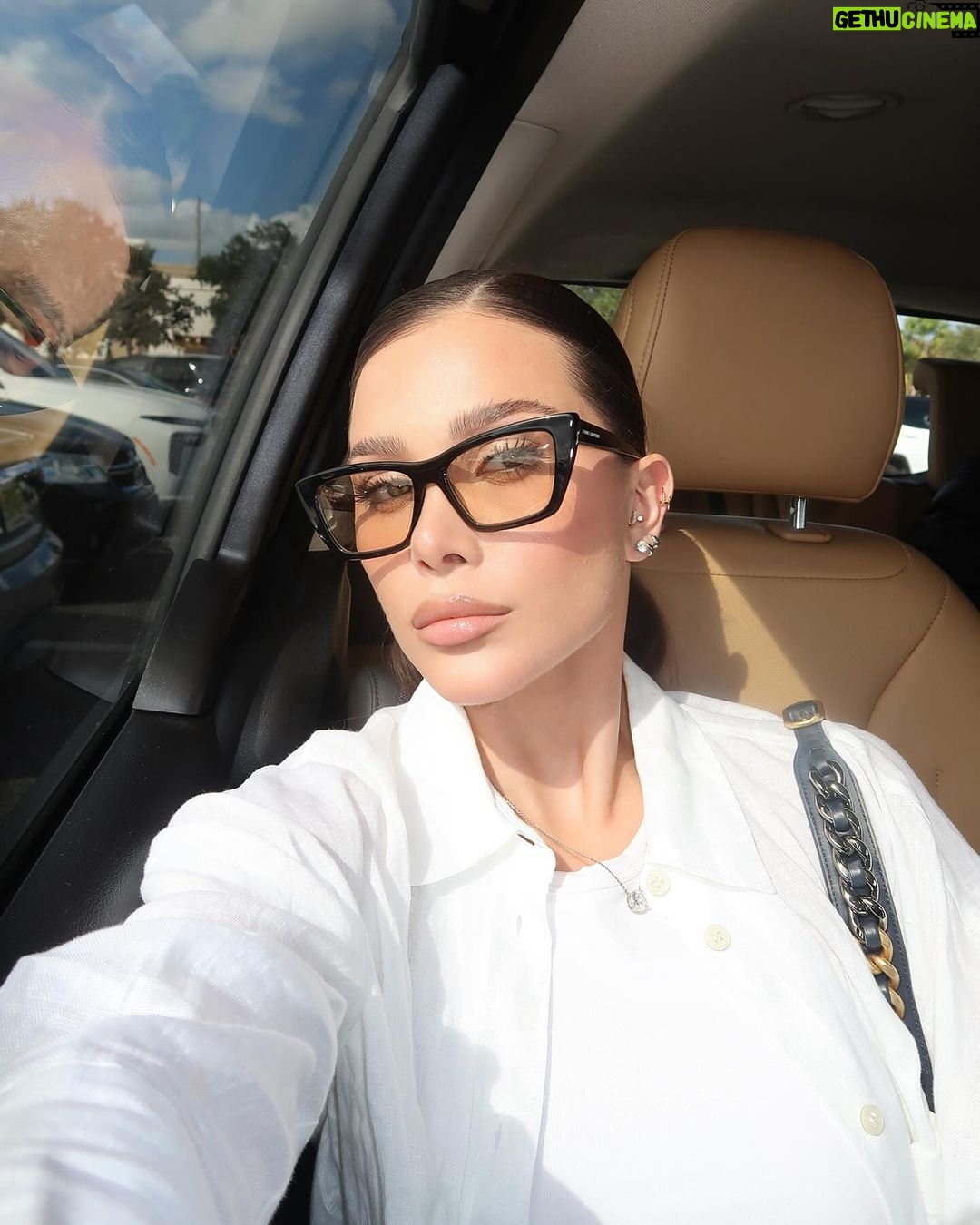 Flavia Pavanelli Instagram - +1 lookinho comfy 🤍 Aproveitando pra agradecer mais uma parceira da @viajecom: a @route66_rental_car! Está sendo ótimo ter um carro para toda a família desde a nossa chegada no aeroporto. Vocês estão fazendo a diferença nessa family trip 🧳