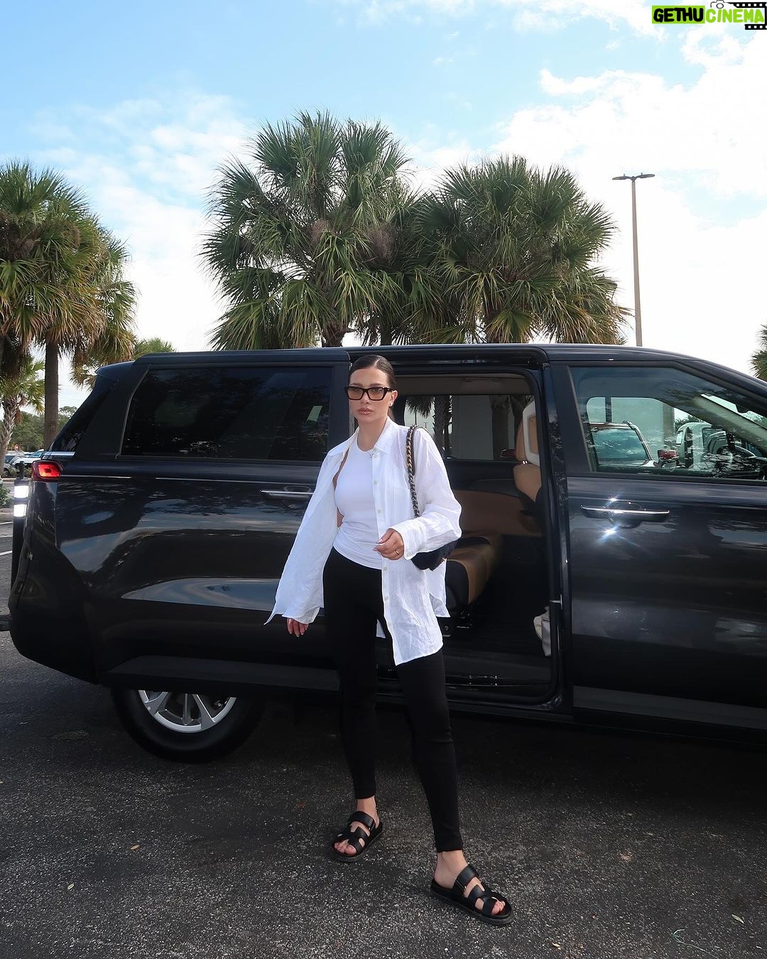 Flavia Pavanelli Instagram - +1 lookinho comfy 🤍 Aproveitando pra agradecer mais uma parceira da @viajecom: a @route66_rental_car! Está sendo ótimo ter um carro para toda a família desde a nossa chegada no aeroporto. Vocês estão fazendo a diferença nessa family trip 🧳