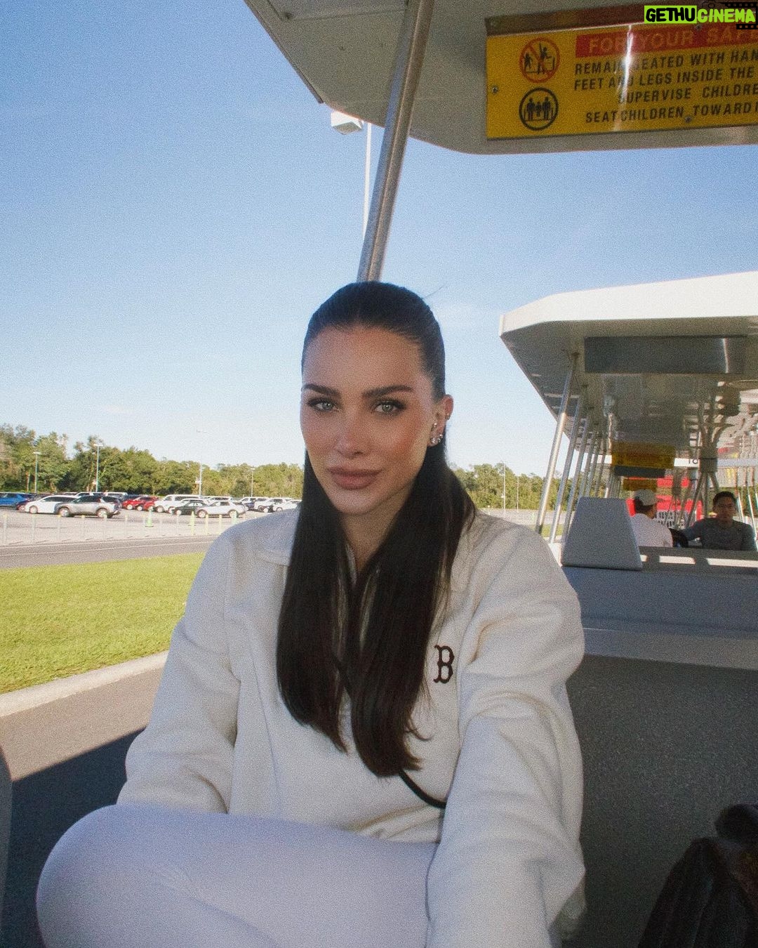 Flavia Pavanelli Instagram - dump repleto de memórias 🪄✨🧚🏼♀️ Animal Kigdom + Magic Kingdom 🎆 Walt Disney World