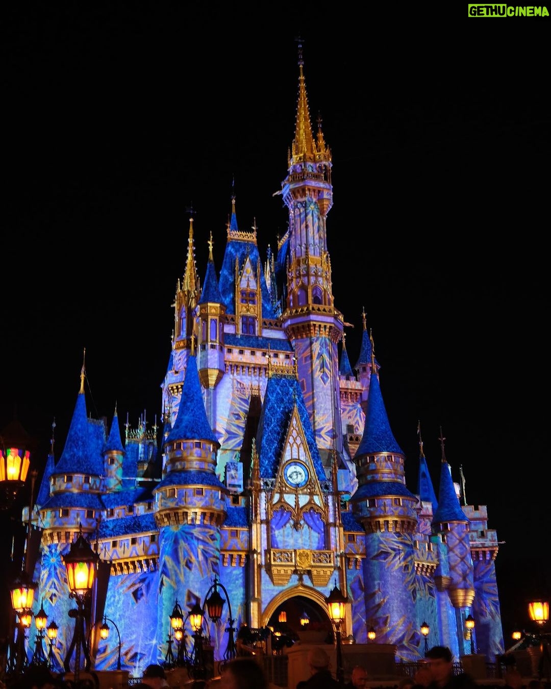 Flavia Pavanelli Instagram - dump repleto de memórias 🪄✨🧚🏼♀️ Animal Kigdom + Magic Kingdom 🎆 Walt Disney World