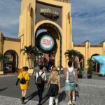 Flavia Pavanelli Instagram - primeiro parque da viagem com direito a vip tour 🍒🎢🎸🤘🏼 @universaldestinationsbrasil +1 juntos Universal Orlando Resort