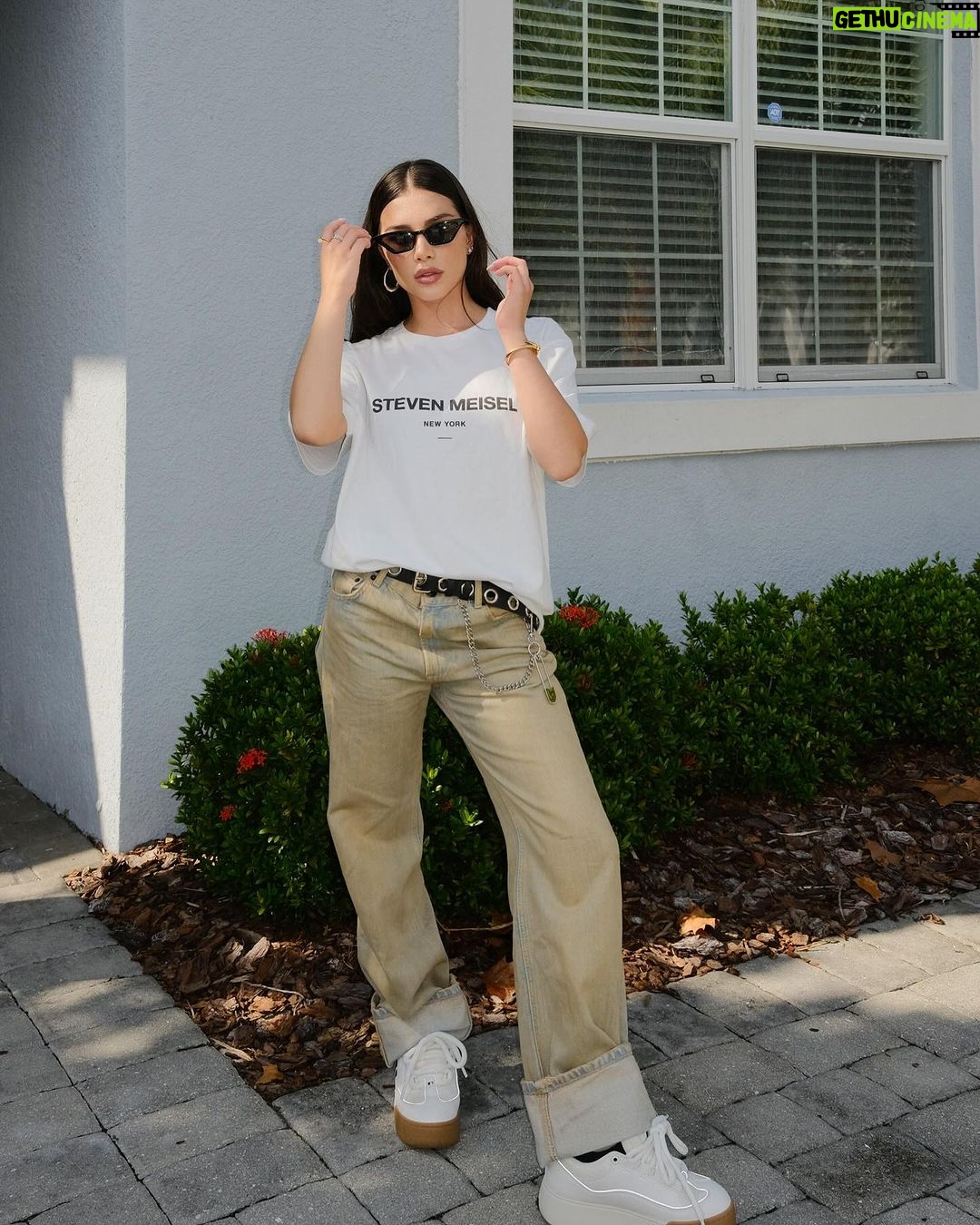 Flavia Pavanelli Instagram - 🇺🇸🍒🧚🏼♀️🦄🍕🎀💘 Delícia chegar na nossa casa por 10 dias em Orlando. Locamos com a @sunnylandvh 🏡 é um diferencial incrível ficar com todo mundo junto no mesmo lugar. Fora que eles são uma imobiliária completa: quem tiver interesse em compra, venda e aluguel, já sabe com quem falar. Tudo é personalizado pro seu perfil e necessidades, são inúmeras oportunidades. Em breve tem tour no stories pra vocês Orlando, Florida