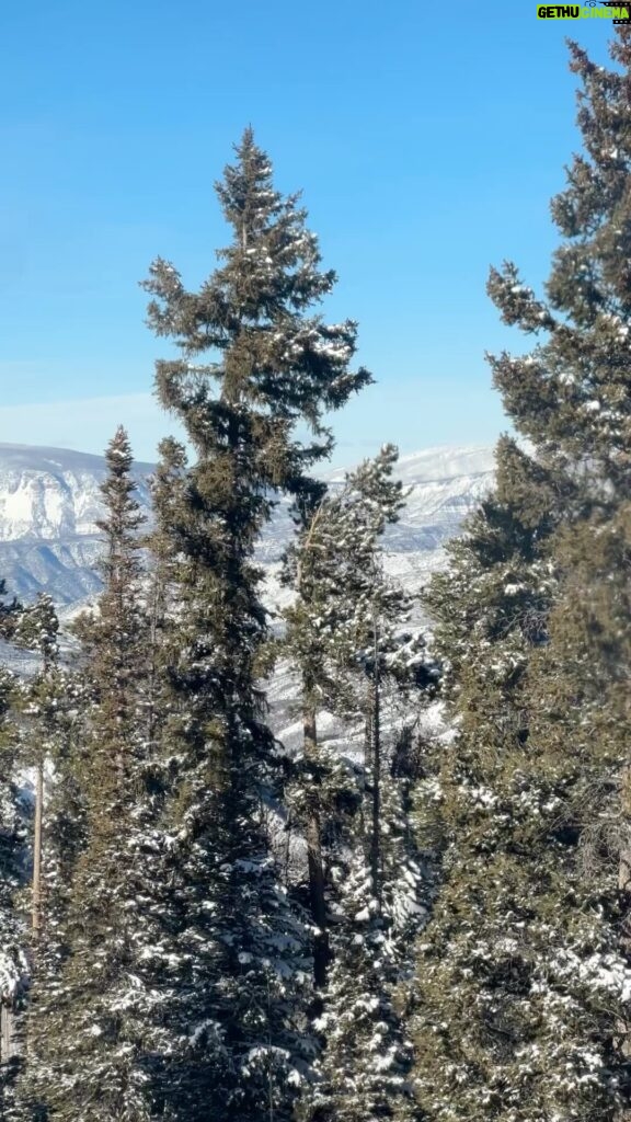Flavia Pavanelli Instagram - 🏂❄️🏔️💘 Look: @bobags #snowmass #skiseason #snow Snowmass Village, Colorado