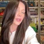 Flavia Pavanelli Instagram - Desarrume-se comigo e com o novo Shampoo Micelar Antioleosidade da linha Eseve #PureHialuronico de @lorealparis! Vocês vão amar a novidade que promente (e cumpre!) deixar seu cabelo 2x mais limpo, removendo a oleosidade e purificando o couro cabeludo. Tudo isso sem perder a hidratação das pontas 🪄. Bora testar? #LorealParis #LorealParisHaircare #Elseve #PureHialuronico #CabelosLivresComoVocê #pubIicidade São Paulo, Brazil