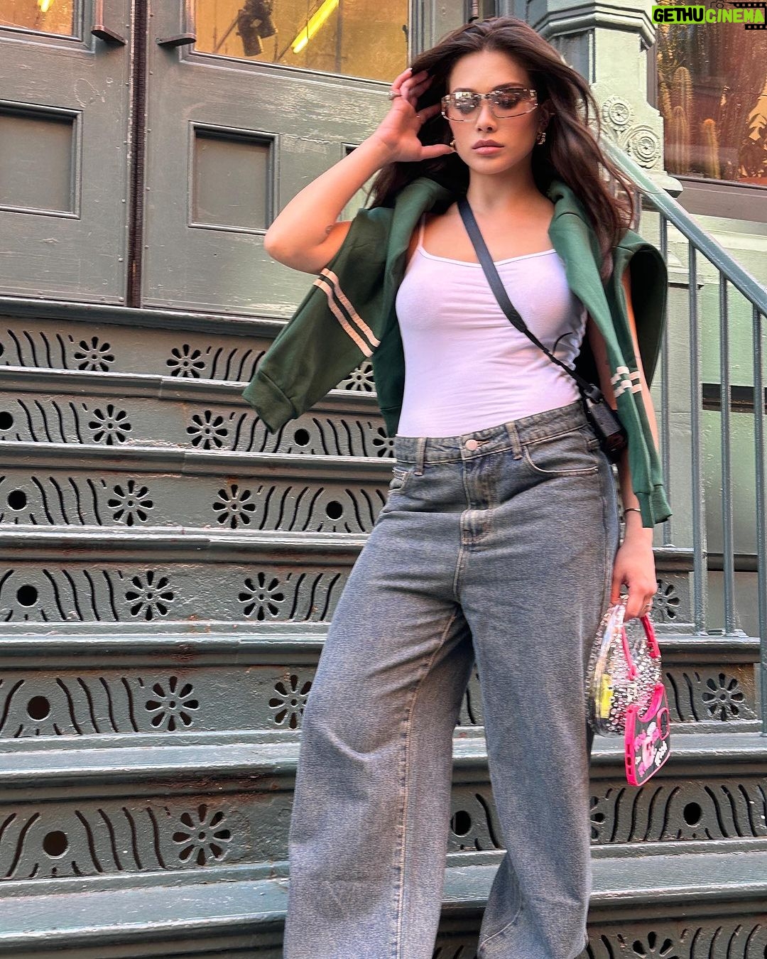 Flavia Pavanelli Instagram - 🗽🧚🏼♀️✨ NYC