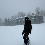 Flavia Pavanelli Instagram - Resumo da minha primeira aula de snow da viagem. Como tudo na vida, vergonha eu teria de não tentar 😎 e é caindo que se aprende. Hoje tem mais 🏂❄️ Snowmass Village, Colorado