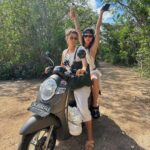 Flavia Pavanelli Instagram - selamat pagi Bali 🛵🌸 Uluwatu, Bali, Indonesia