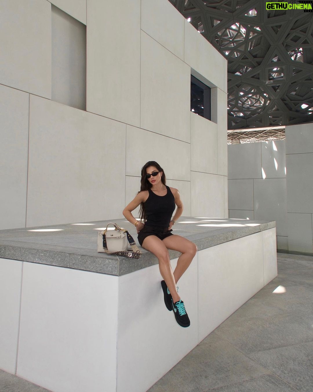 Flavia Pavanelli Instagram - Pela última foto vocês não esperavam… 🤣 o dia rendeu por aqui! Abu Dhabi, United Arab Emirates