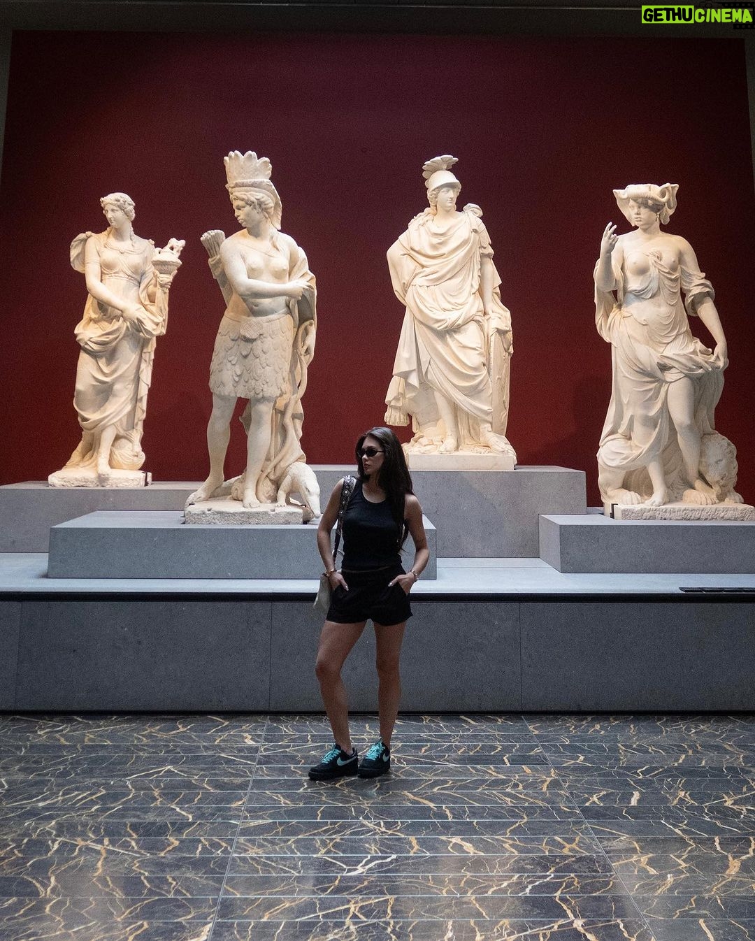 Flavia Pavanelli Instagram - 🖼️ Louvre Abu Dhabi