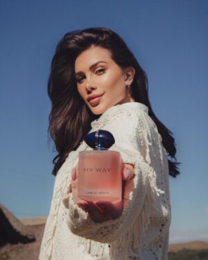 Flavia Pavanelli Instagram - (Re)conexão. Essa palavra esteve presente através de sentimentos e experiências vividas esses dias. Assim que recebi o convite de @armanibeauty com esse intuito, não pensei 2x em aceitar. Foi a junção perfeita: uma marca que admiro muito com um propósito extremamente especial. Com certeza, todas as vezes que eu usar “My Way”, terei memórias de dias únicos e marcantes que fizeram me conectar com a minha essência 🌾⛰️🌳✨ | pubIicidade