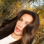 Flavia Pavanelli Instagram - Ser livre é abraçar a minha verdadeira essência. Com a nova linha Elseve Pure Hialurônico de @lorealparis, posso ser livre com meu cabelo purificado e hidratado até as pontas por 72h e a oleosidade controlada. Cabelos leves e soltos e livres como eu e como você! #Elseve #PureHialuronico #CabelosLivresComoVoce #LorealParis