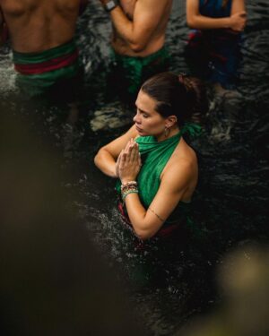 Flavia Pavanelli Instagram - Obrigada, Bali. Guardarei pra sempre em meu coração tudo o que vivenciamos nesses dias especiais. Não vejo a hora de voltar para esse lugar tão mágico de tantas maneiras. Registros pelo olhar sensível do queridíssimo @alecio_cezar✨