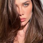 Flavia Pavanelli Instagram – É tempo de mudança. Encerro mais um ciclo confiante e ao lado de uma marca que tanto admiro: L’Óreal Paris

Com ajuda de “Casting Creme Gloss Poder Iluminador” finalizo esse ano (praticamente) com uma dose extra de brilho. A fórmula é sem amônia e dura até 32 lavagens enquanto a geleia real deixa o cabelo mais nutrido e com 4x mais brilho!

#LorealParis #CastingCremeGloss #PoderIluminador #LorealParisHaircare @LorealParis São Paulo, Brazil
