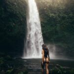 Flavia Pavanelli Instagram - Jungle energy 🐒🌿alma lavada depois de visitar mais uma vez minha cachoeira favorita de Bali. E dessa vez, com essa parceira, amiga e pessoa incrível de longa data presente @flaviapavanelli 💛 obrigado por topar todos meus perrengues e confiar em mim! Bali, Indonesia