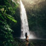 Flavia Pavanelli Instagram - Jungle energy 🐒🌿alma lavada depois de visitar mais uma vez minha cachoeira favorita de Bali. E dessa vez, com essa parceira, amiga e pessoa incrível de longa data presente @flaviapavanelli 💛 obrigado por topar todos meus perrengues e confiar em mim! Bali, Indonesia