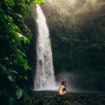 Flavia Pavanelli Instagram - Jungle energy 🐒🌿alma lavada depois de visitar mais uma vez minha cachoeira favorita de Bali. E dessa vez, com essa parceira, amiga e pessoa incrível de longa data presente @flaviapavanelli 💛 obrigado por topar todos meus perrengues e confiar em mim! Bali, Indonesia