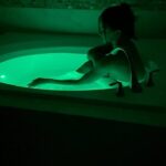 Flavia Pavanelli Instagram – 🛁🫧 glow in the dark 

o que acharam? ✨ Orlando, Florida