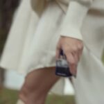 Flavia Pavanelli Instagram – Se essa época do ano tivesse um cheiro, eu diria que ele é o My Way Parfum de Giorgio Armani. Amo a combinação de flores brancas super fresquinhas com a sensação comfy da baunilha. 

Além da fragrância deliciosa, eles ainda tem um projeto de sustentabilidade, desde a coleta dos seus ingredientes até o momento que ele chega nas prateleiras… incrível, né?

Nesse Natal presenteie as mulher da sua vida com My Way! 🎄

pubIi