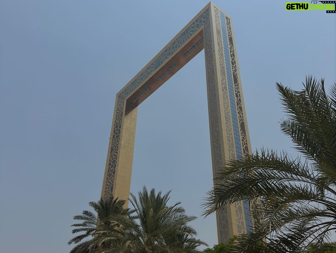Flavia Pavanelli Instagram - turistando… Dubai Frame برواز دبي