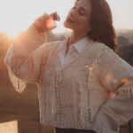 Flavia Pavanelli Instagram - (Re)conexão. Essa palavra esteve presente através de sentimentos e experiências vividas esses dias. Assim que recebi o convite de @armanibeauty com esse intuito, não pensei 2x em aceitar. Foi a junção perfeita: uma marca que admiro muito com um propósito extremamente especial. Com certeza, todas as vezes que eu usar “My Way”, terei memórias de dias únicos e marcantes que fizeram me conectar com a minha essência 🌾⛰️🌳✨ | pubIicidade