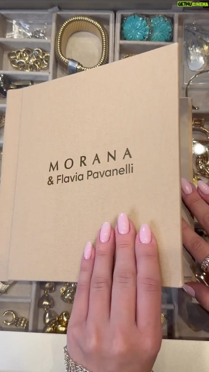 Flavia Pavanelli Instagram - Final de ano chegando e uma retrospectiva dessa parceria que tenho tanto orgulho! Obrigada @moranaoficial e que 2024 seja mais um ano incrível nessa nossa trajetória ✨ Hoje e sempre de @moranaoficial 💘