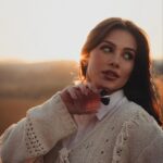Flavia Pavanelli Instagram - Já estou sentindo cheiro de viagens e conexões cheias de significado daqui! Essa época do ano é uma delícia, né? A gente se aventura, fica mais próximo de pessoas que a gente ama, conhece gente nova de forma espontânea – e tudo isso nos leva mais próximas de nós mesmas. E se tem uma fragrância que traduz tudo isso, com certeza é My Way, de Giorgio Armani. Se você está procurando o presente perfeito para essa estação, seja para você ou para as mulheres da sua vida, essa é a minha dica: presenteie com uma viagem olfativa para dentro de si mesma. Presenteie com o My Way, de Giorgio Armani. #EuSouOQueVivo #MyWay #GiorgioArmani @giorgioarmani publi São Paulo, Brazil